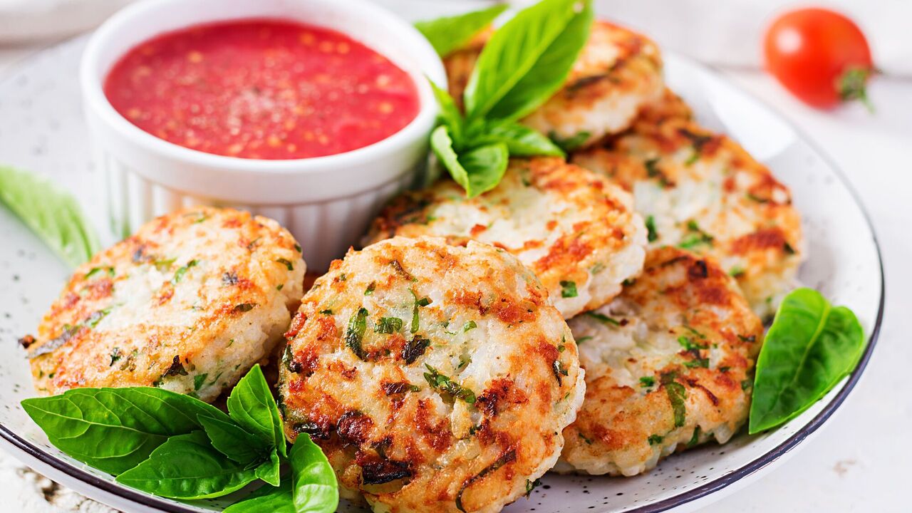 What to add to the minced meat for cutlets to make them juicy and tasty: you need only one ingredient
