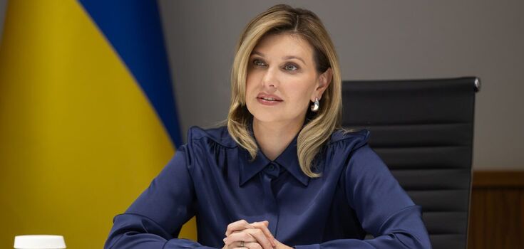 Zelenska impressed with a luxurious look with a new hairstyle and a sapphire-colored blouse. Photo