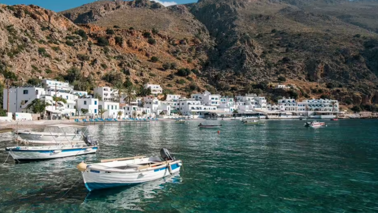 Where to go instead of Santorini: tourists named the best alternative