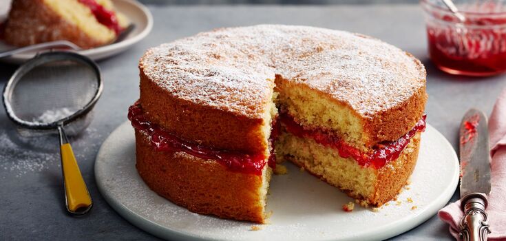 How many eggs you need for a fluffy sponge cake: the right recipe