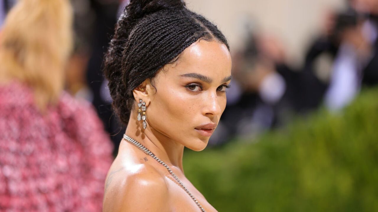 To nowy trend na jesień: Zoe Kravitz i Hailey Bieber wyprowadziły torebki z lat 70-tych, które wkrótce podbiją wszystkich