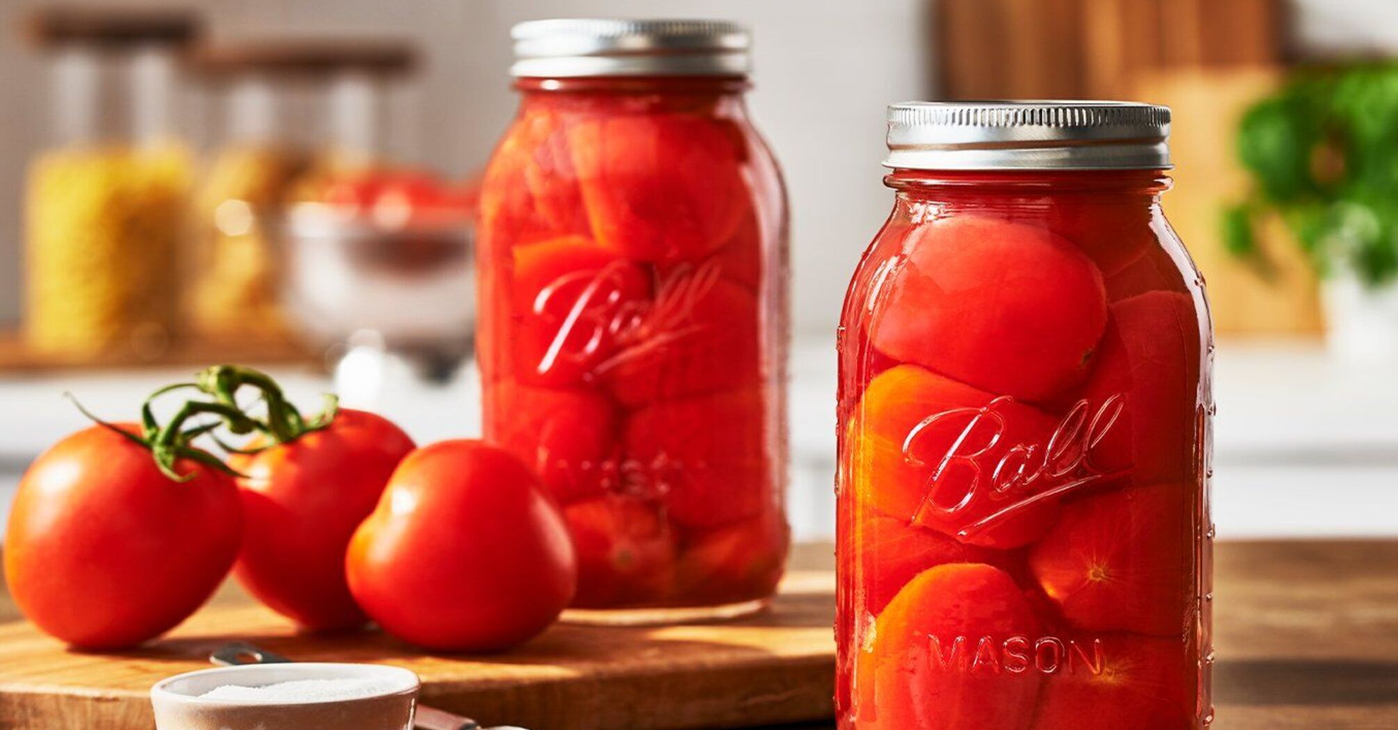 How to close sweet tomatoes for the winter: proportions for a 2-liter jar