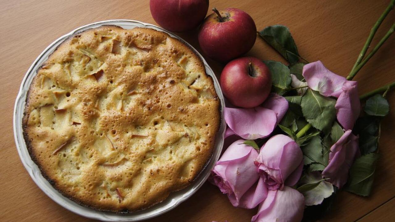 Better than charlotte: what dough to choose for a delicious apple pie