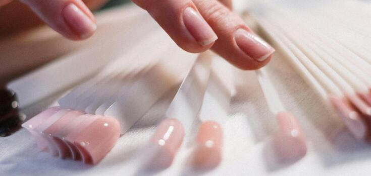 "Coconut nails" - a fashion trend in August: what kind of manicure looks like, suitable for any clothes and skin tone