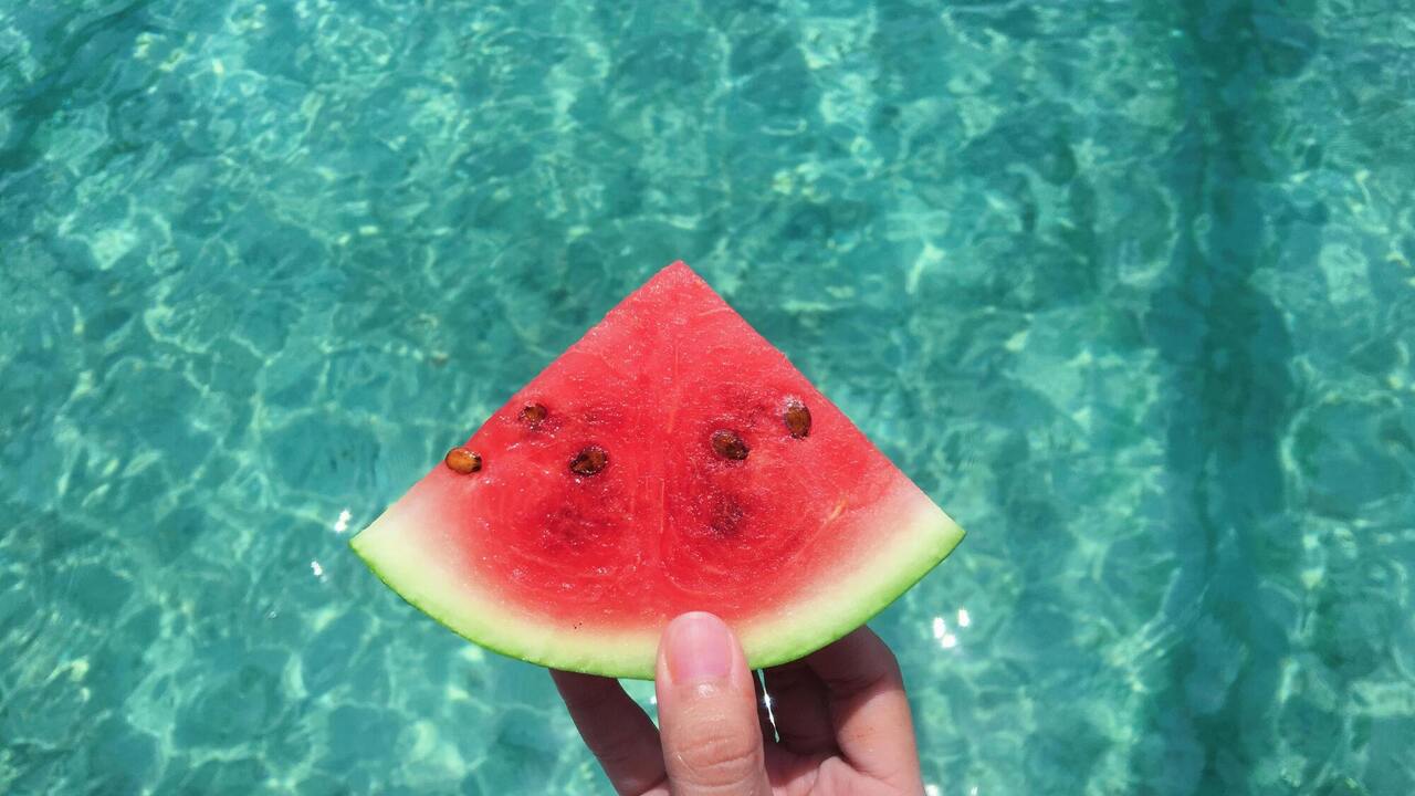 How to choose the best watermelon in the supermarket: a proven life hack