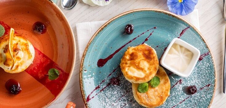 Perfect syrniki in sauce: they always turn out fluffy and do not fall apart