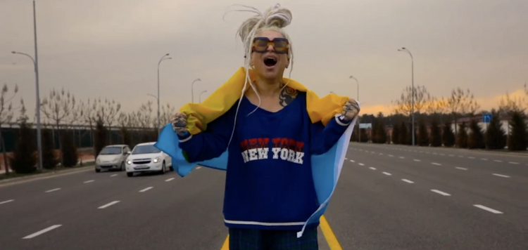 Nargiz Zakirova, banned from entering Russia for 50 years for supporting Ukraine, shows off a tattoo with Stepan Bandera. Photo