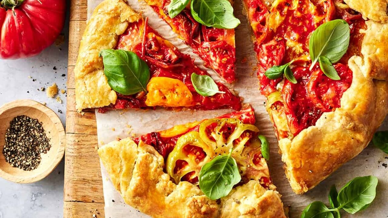 Crispy tomato biscuits instead of pizza: easy to prepare