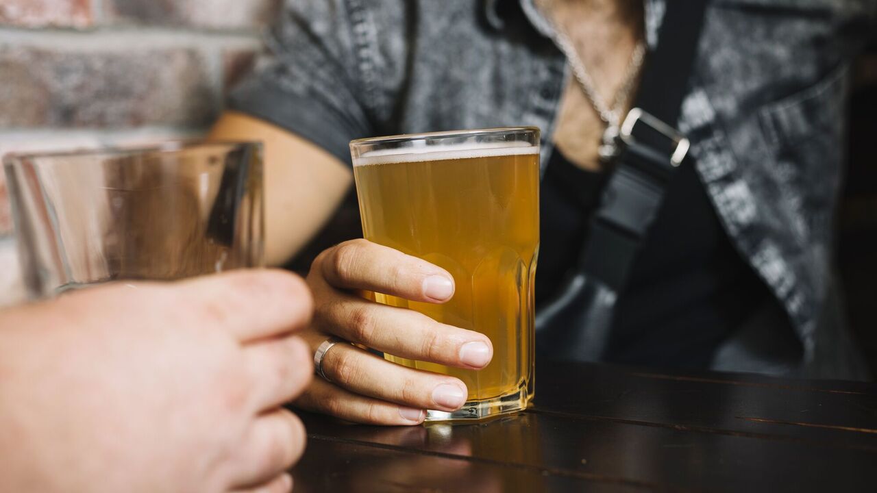 You're definitely pouring beer wrong: an expert tells about a trick