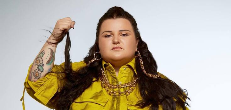 With arrows on her eyes and massive jewelry: alyona alyona charmed with a stylish look. Photo
