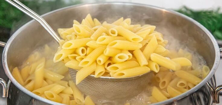 The main mistake in cooking pasta that causes the product to spoil: never do this