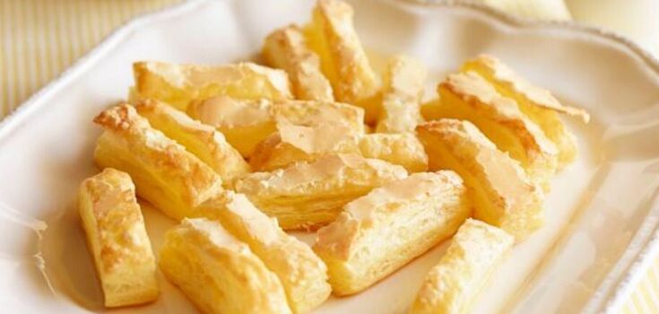 Two-ingredient puff pastry cookies: home baking in 20 minutes