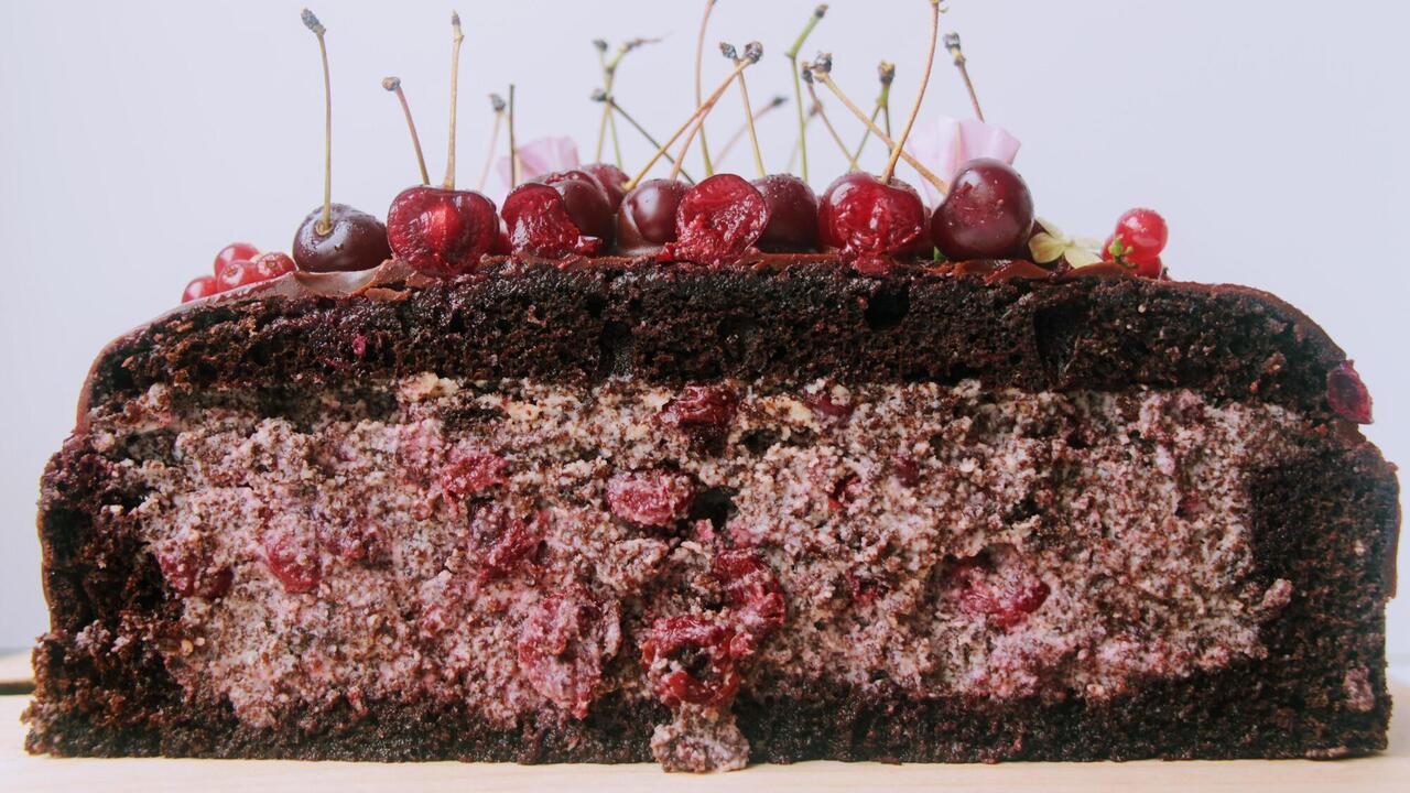 The iconic Drunken Cherry cake: how to make a festive dessert for the whole family