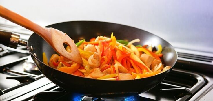 Why food sticks to the pan: never use this cookware like this