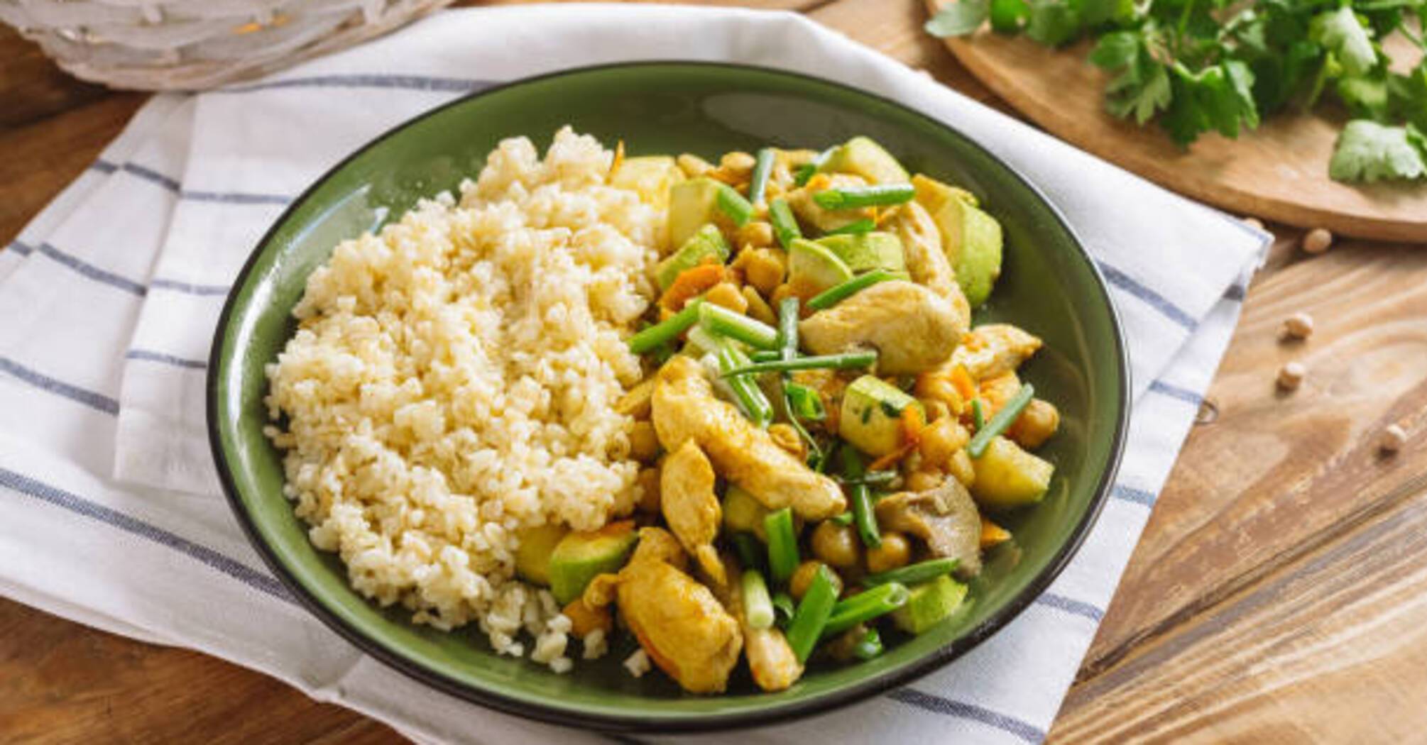 How to cook bulgur in a frying pan deliciously: budget and dietary