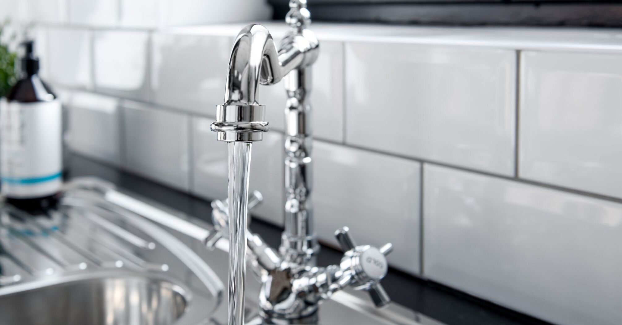 Like new: how to perfectly clean a chrome sink and faucet