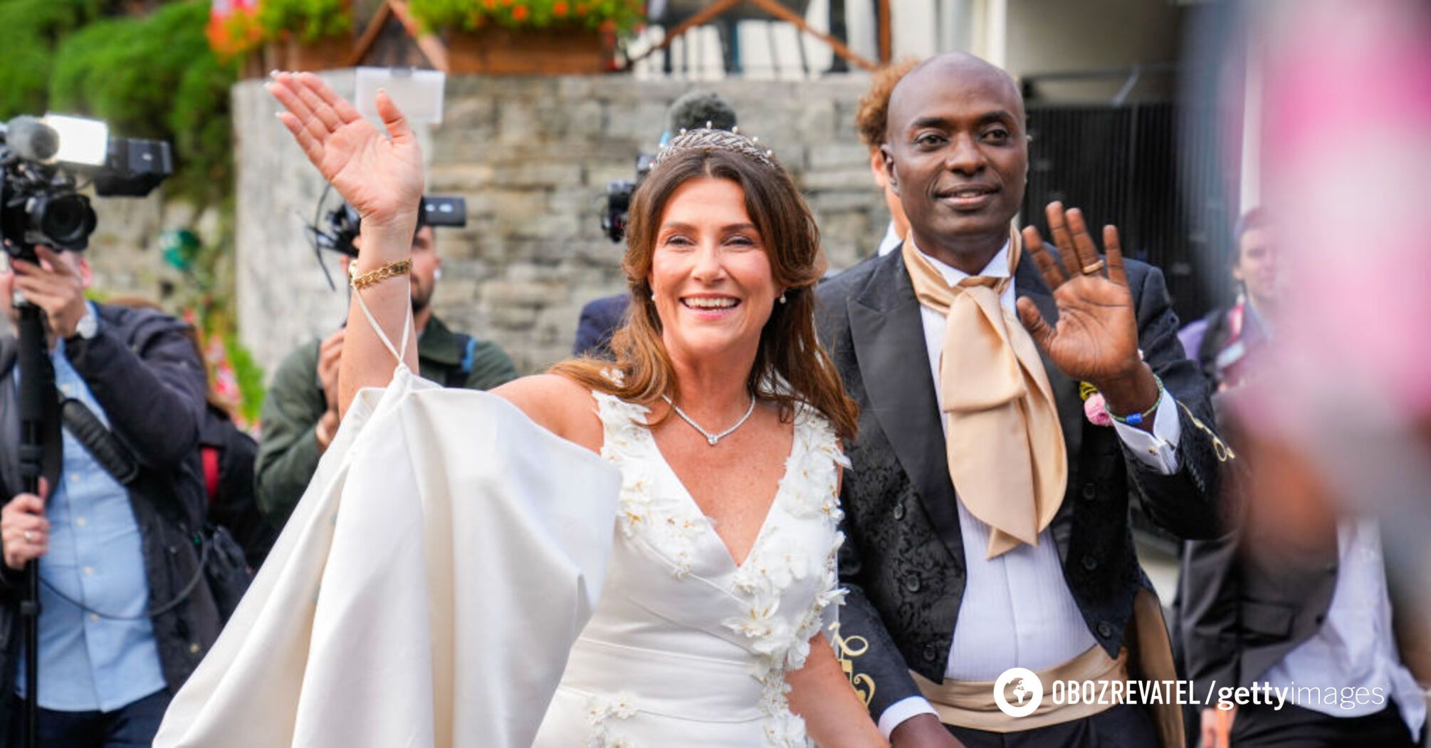 With roses and against the backdrop of mountains: how the wedding of the Norwegian princess, who abdicated the throne because of her beloved "shaman", took place. Photo
