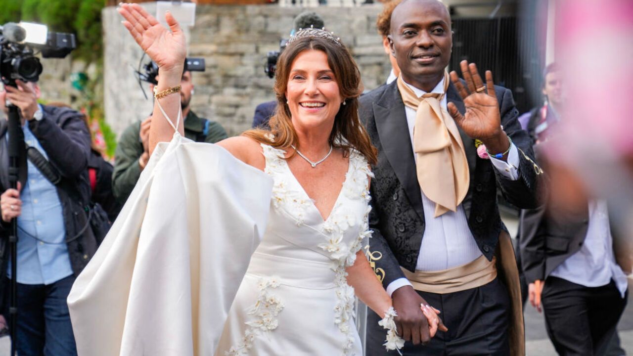 With roses and against the backdrop of mountains: how the wedding of the Norwegian princess, who abdicated the throne because of her beloved "shaman", took place. Photo