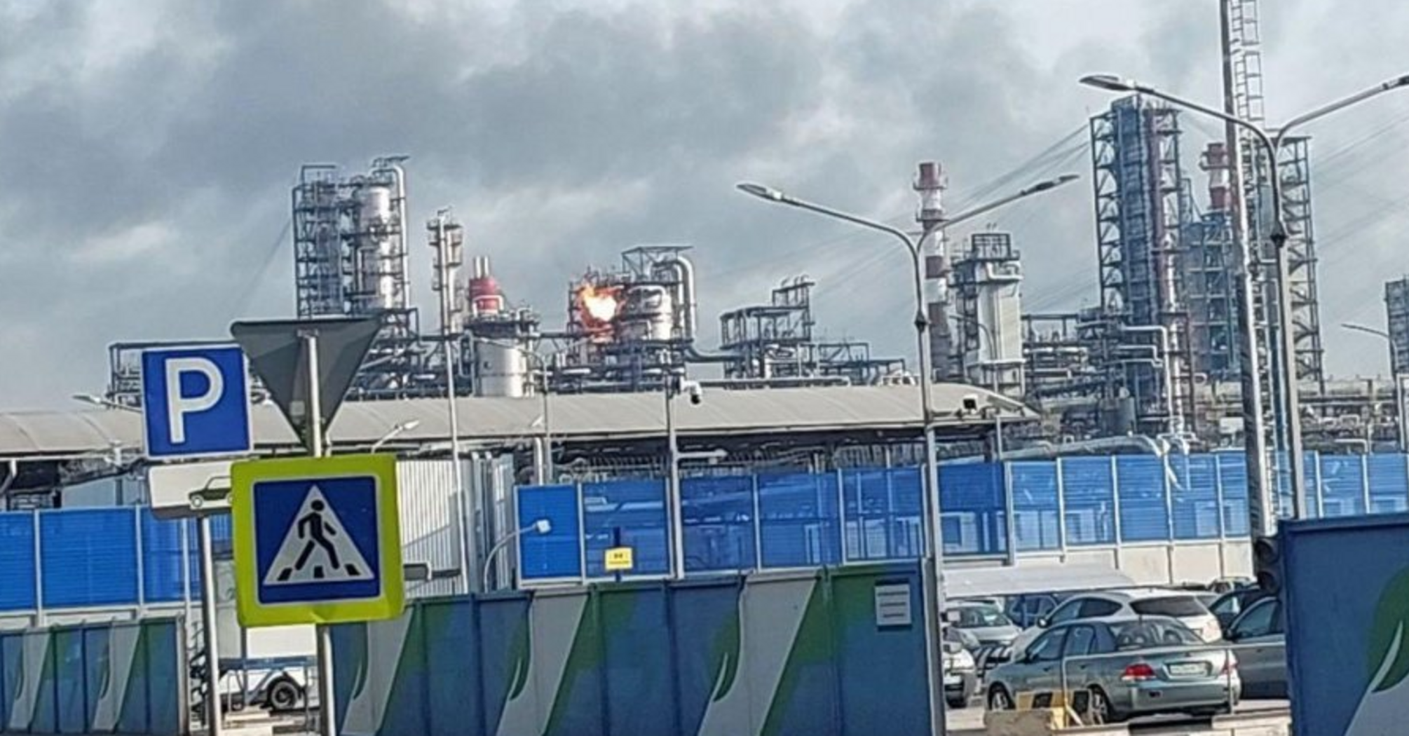 Fire reported at Moscow Refinery after drone attack. Video