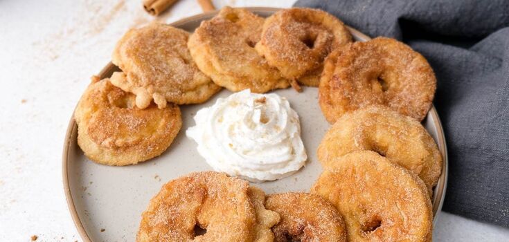 Tastier than pie and pancakes: flavorful apple rings in batter