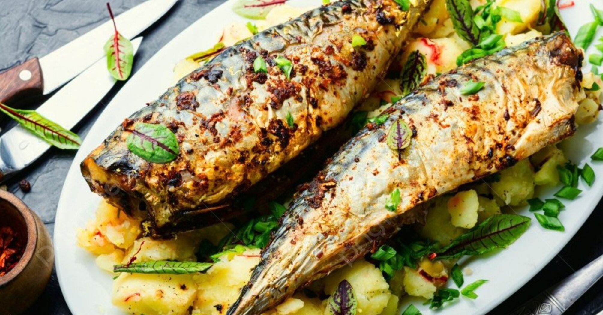 Baked mackerel with vegetables and spices: a recipe for a delicious dinner dish