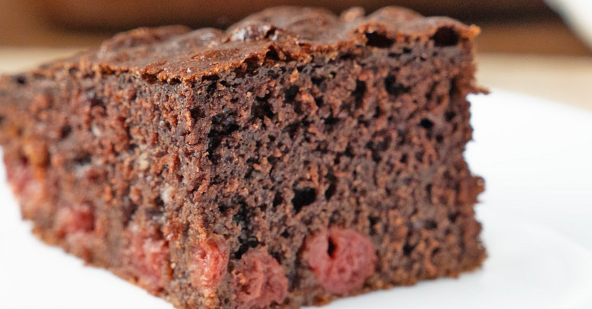 Moist chocolate semolina cake with cherries: cooked with kefir