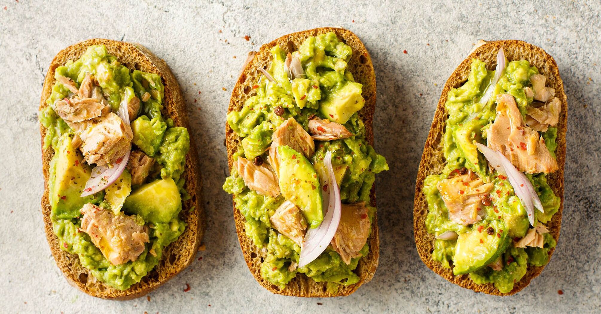 Simple tuna and avocado spread: recipe for a hearty high-protein breakfast