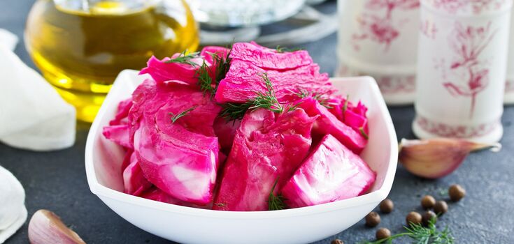 Crispy cabbage "Petal" with beets: a recipe for an appetizer in 3 days