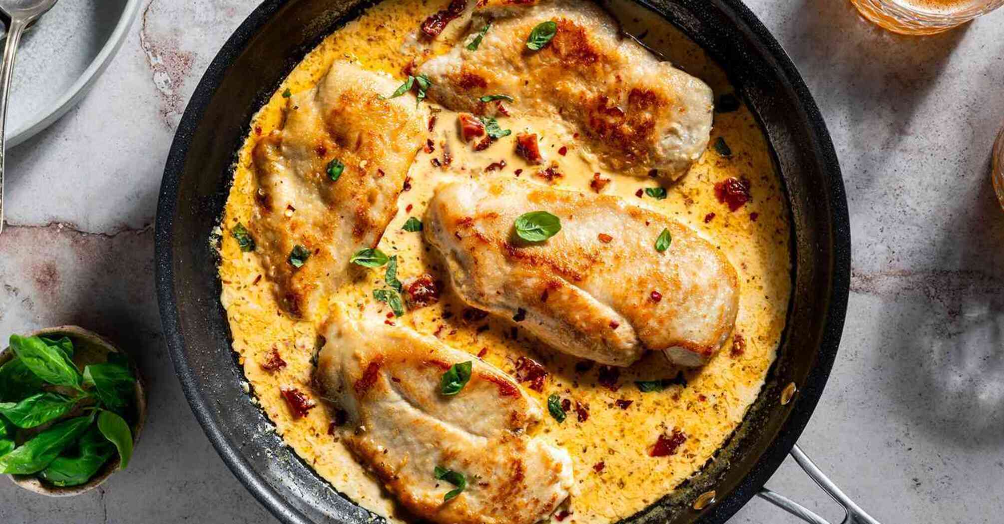 Chicken fillet will definitely turn out juicy: how to cook meat quickly and deliciously