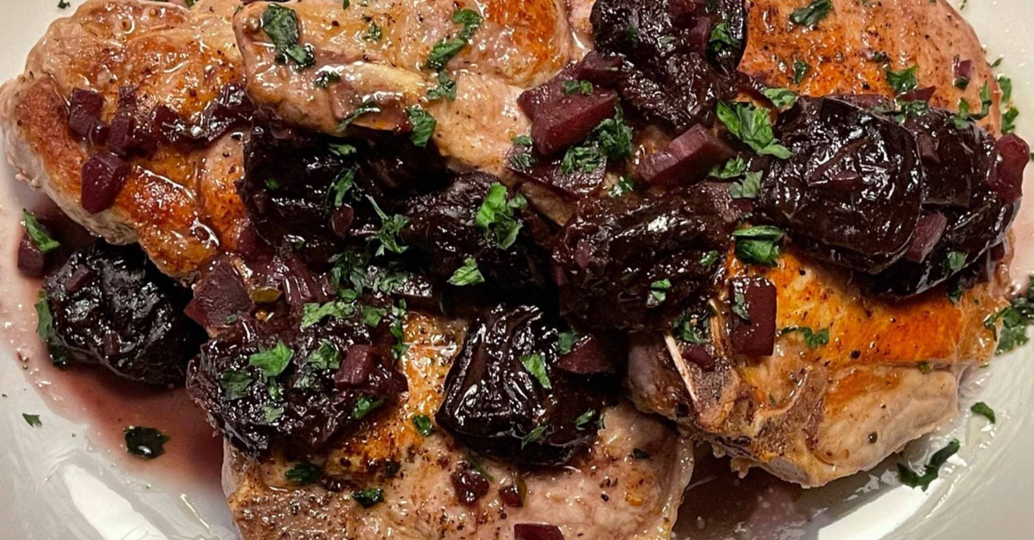 Pork will be very soft and juicy: how to cook meat with prunes