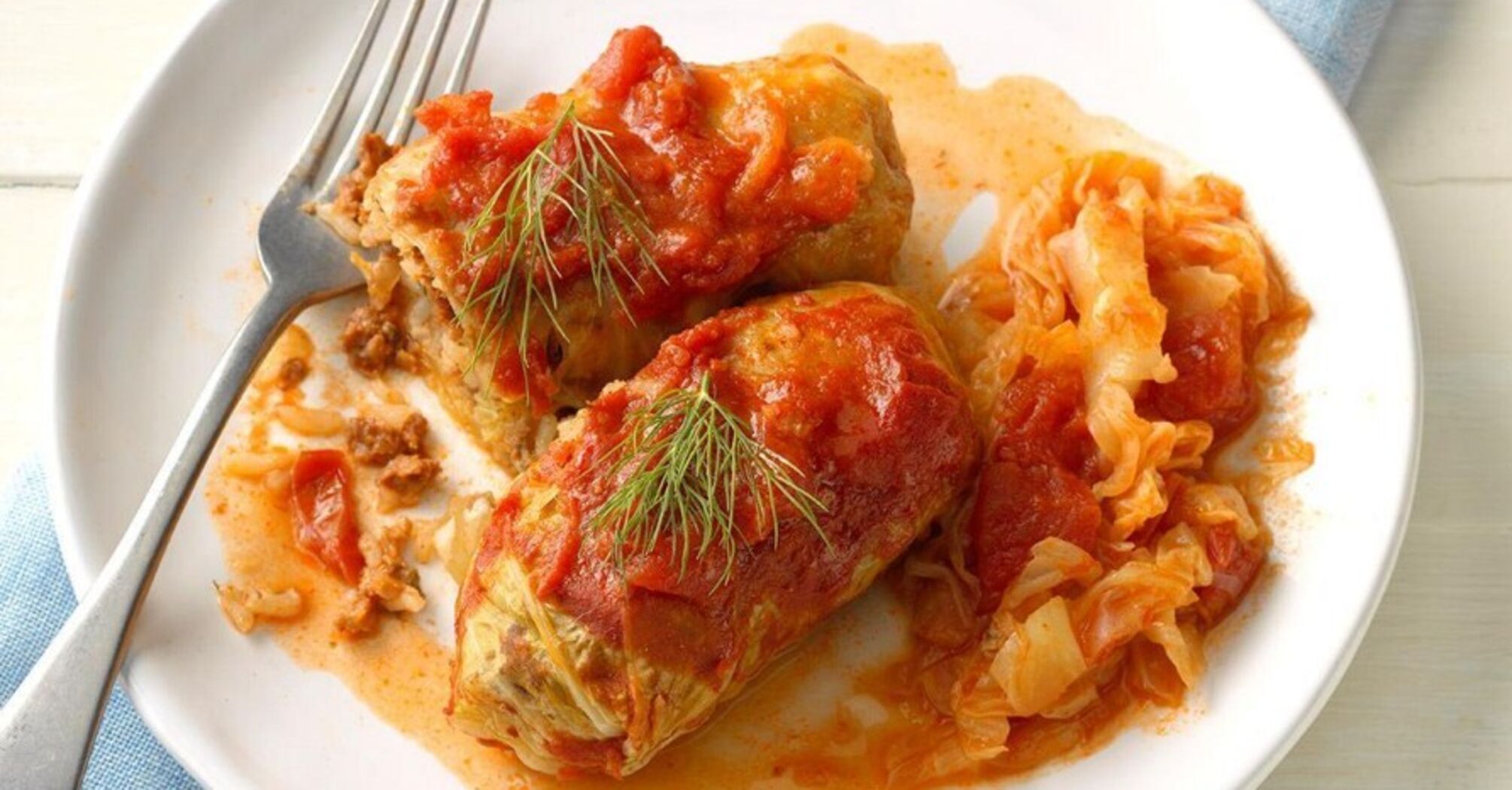 Homemade juicy cabbage rolls in a new way: what unusual things to add to the filling