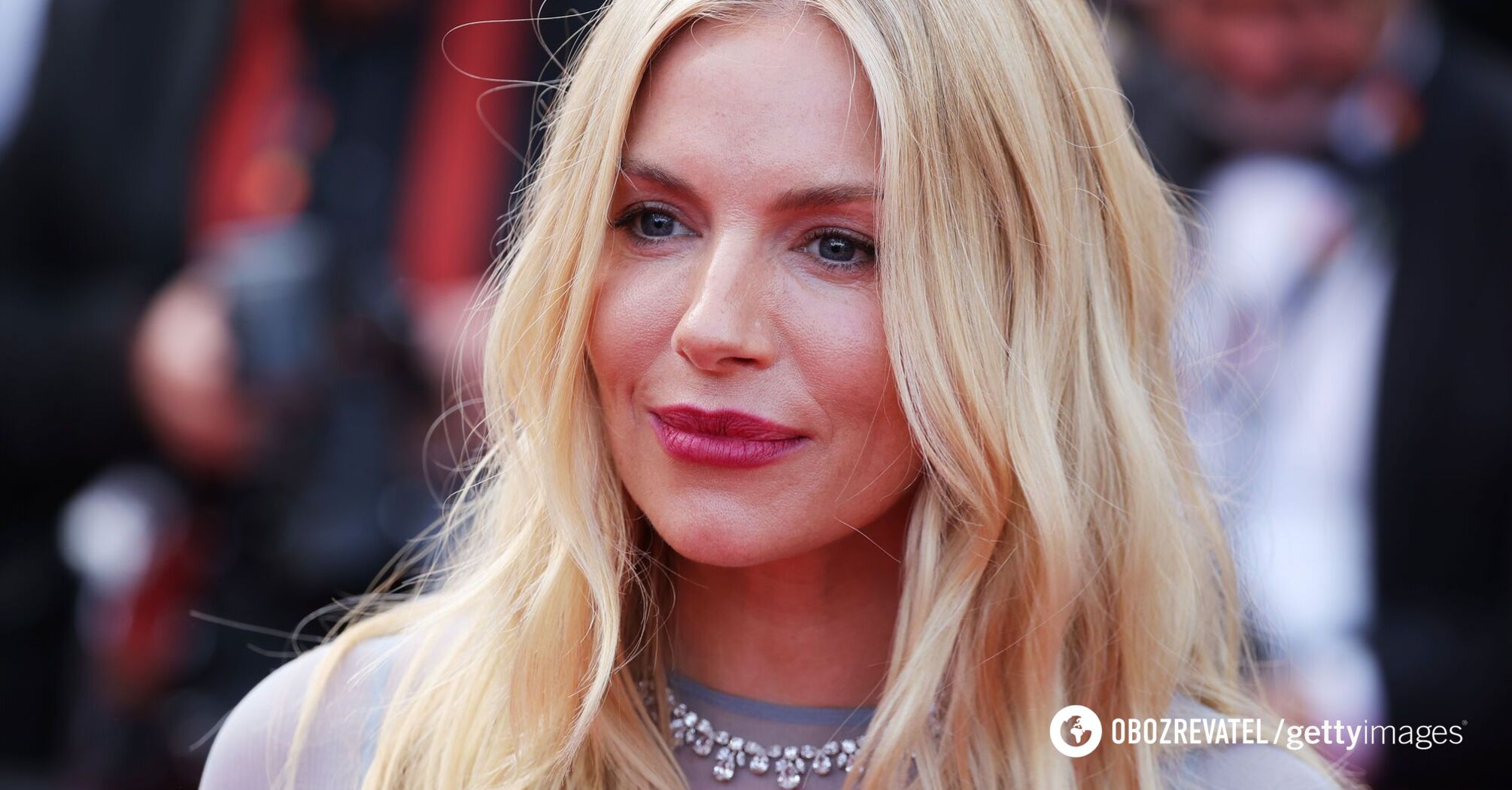 Zapomnij o dżinsach: Sienna Miller pokazała najmodniejsze spodnie na jesień 2024