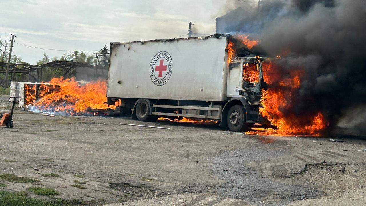 The occupiers attacked a Red Cross vehicle in Donetsk region: three people were killed and two wounded. Photo