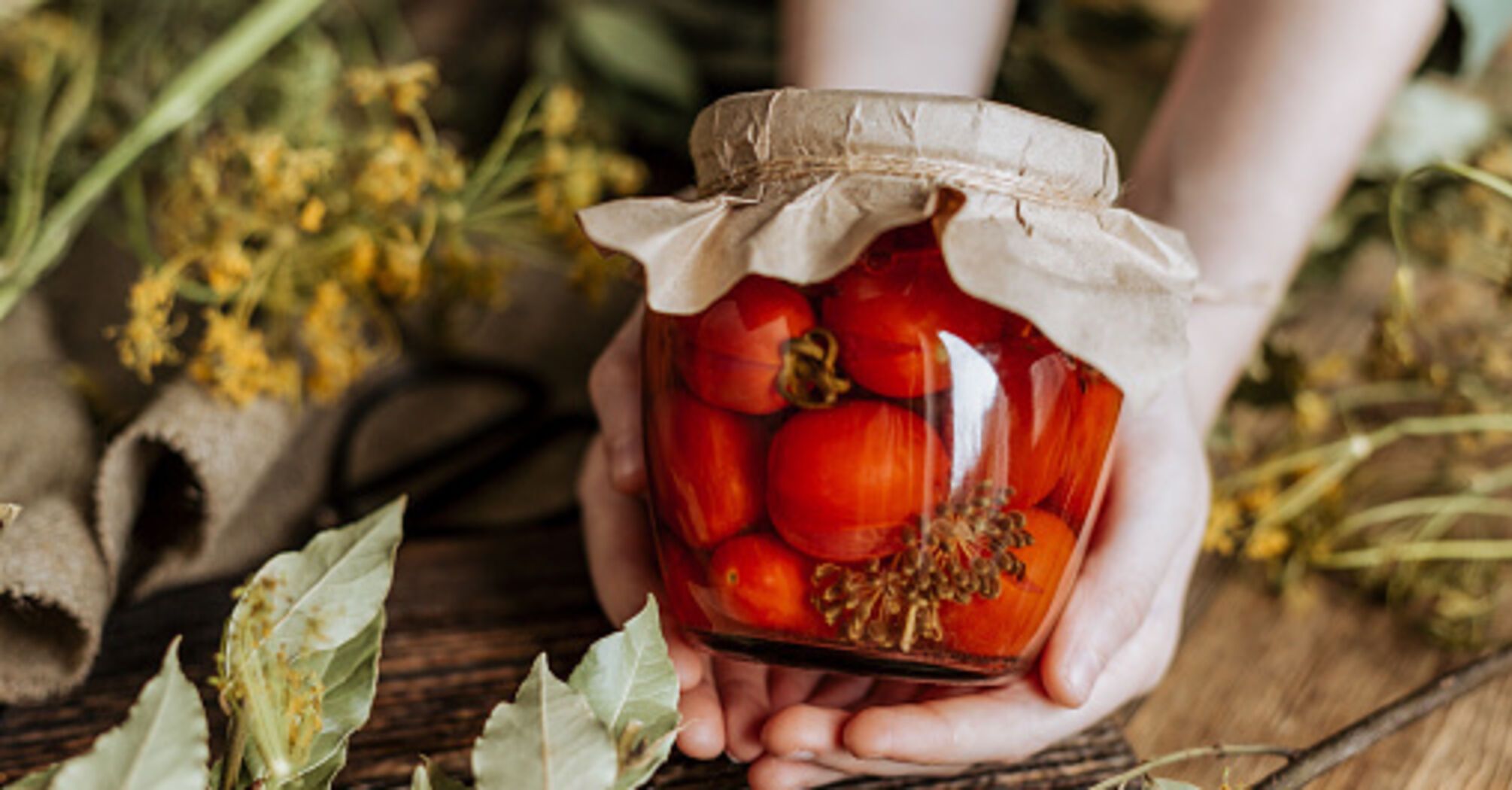 Lightly-salted tomatoes: how to pickle the vegetable for the winter deliciously