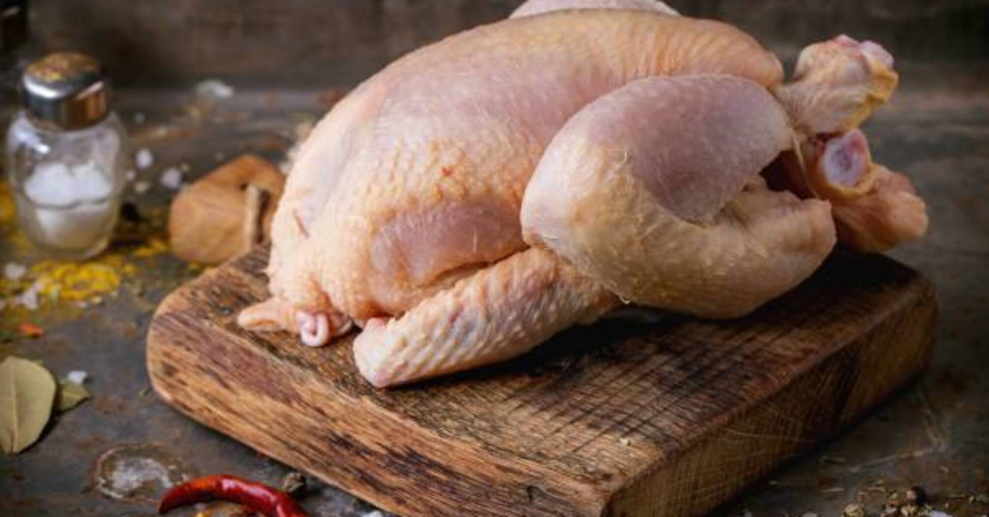 Why it is dangerous to wash raw chicken: the main reason is revealed