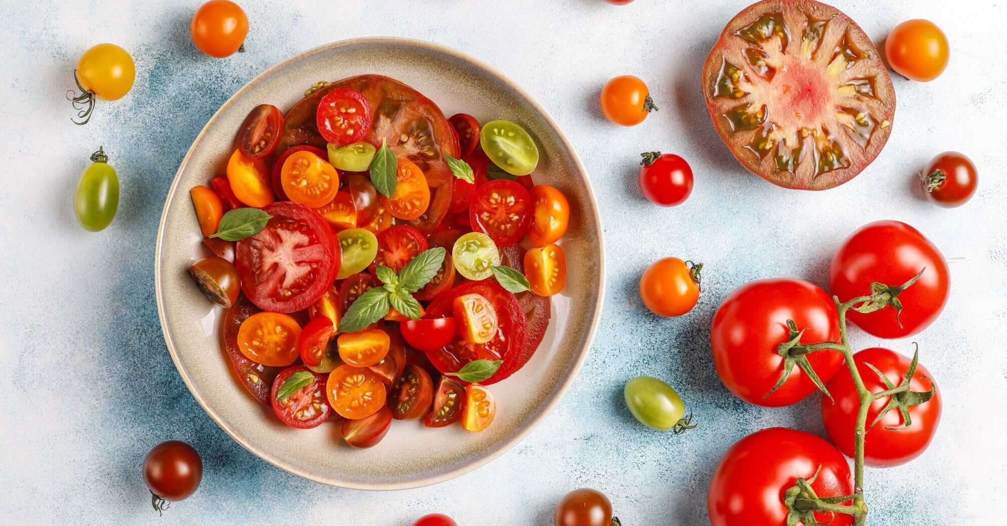 The easiest tomato salad with stracciatella: 3 minutes to prepare