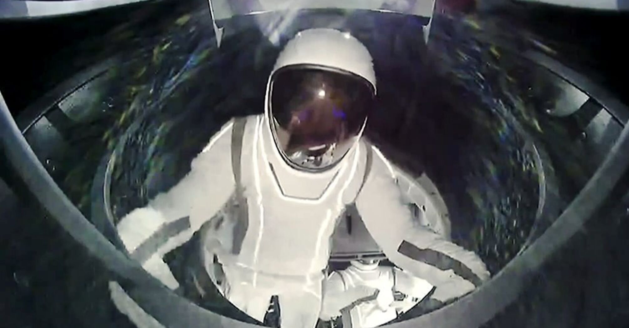 "The Earth looks perfect!" The first words of billionaire Jared Isaacson from outer space have become known