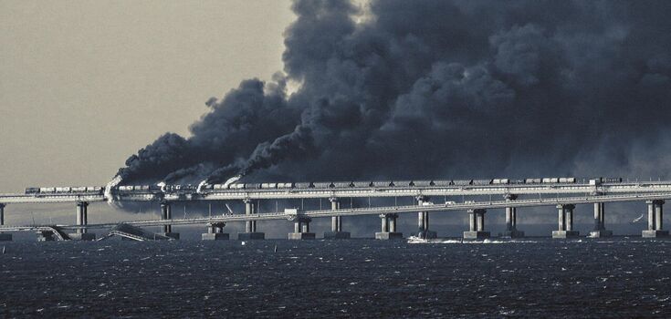 "Hedgehogs" in the sea, air defense and electronic warfare traps: the network revealed how the occupiers are trying to protect the Crimean bridge