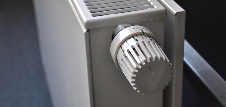 How to get rid of the dust behind the radiator: a genius lifehack