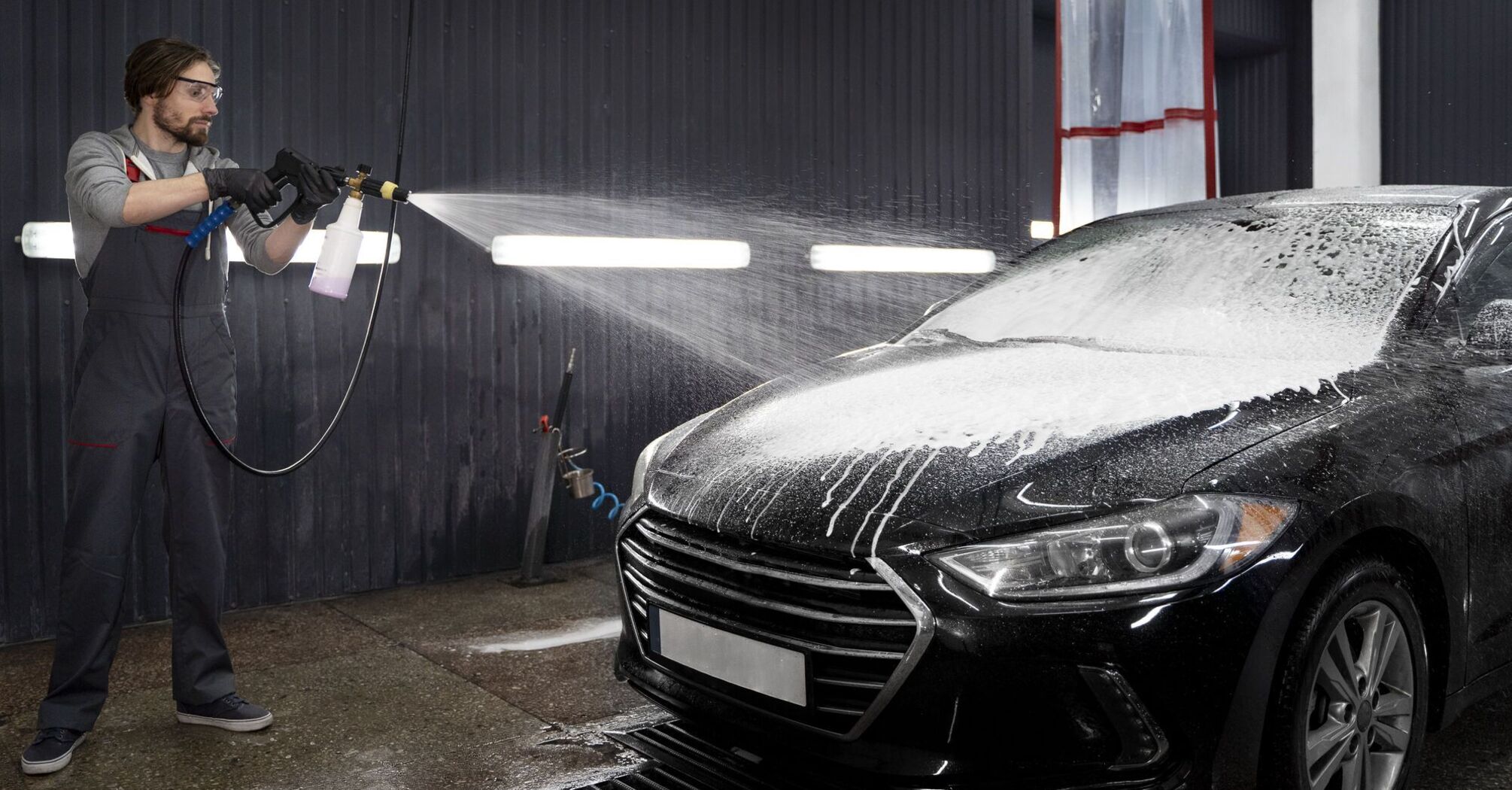 How to wash your car at home to avoid scratches: the two-bucket method