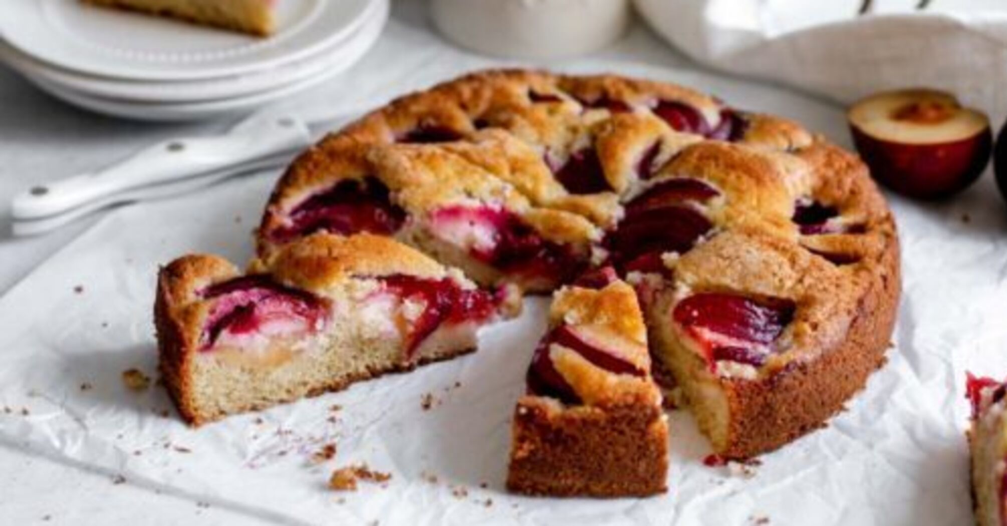 Autumn plum pie for tea: the dough is simple and fluffy