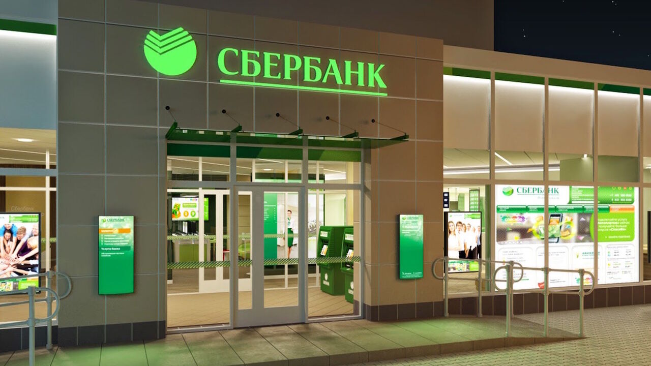 Russian banks are opening massively in Donbas and Crimea