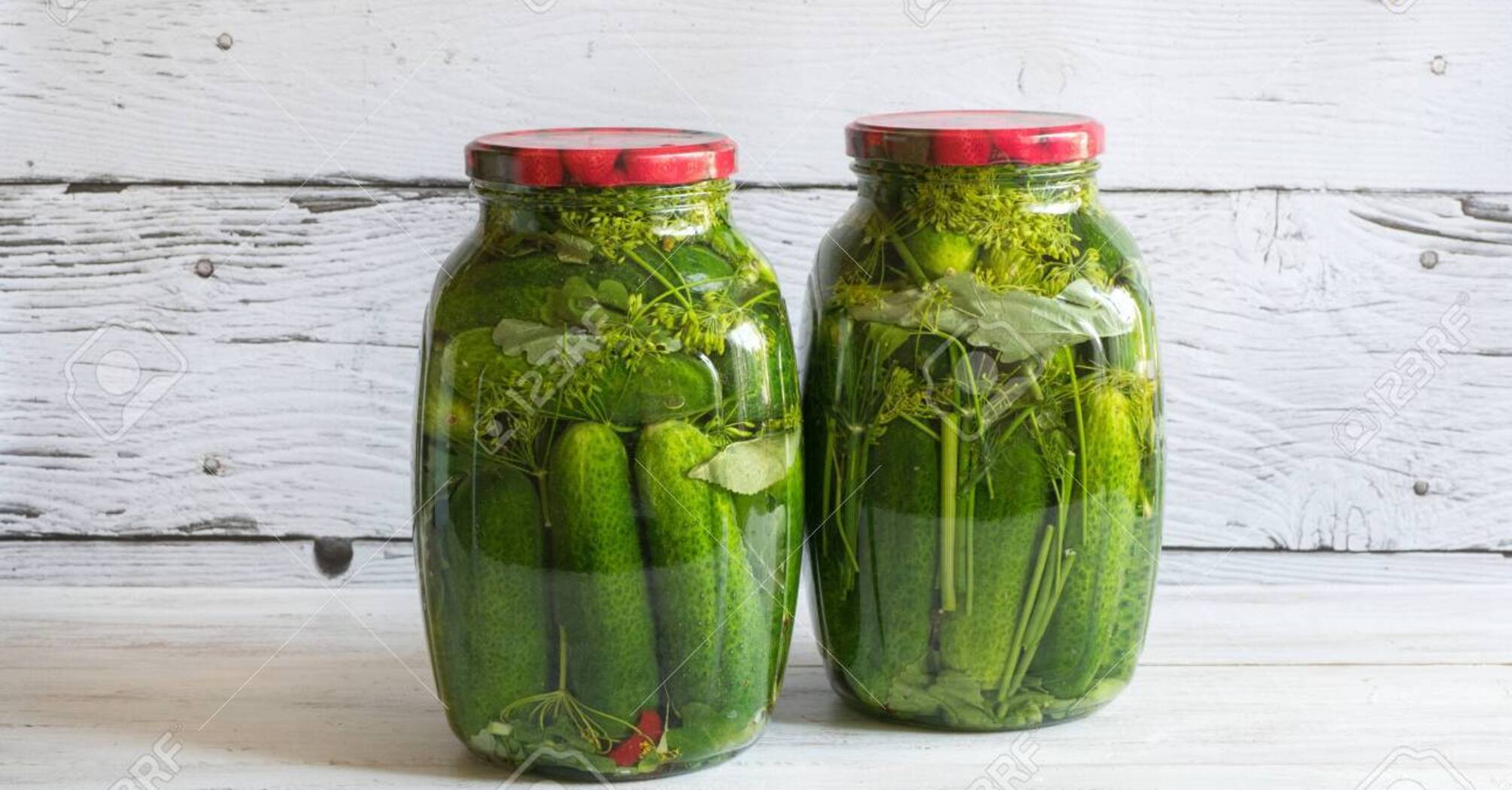 Quick lightly salted cucumbers with mineral water: a recipe from Hector Jimenez-Bravo