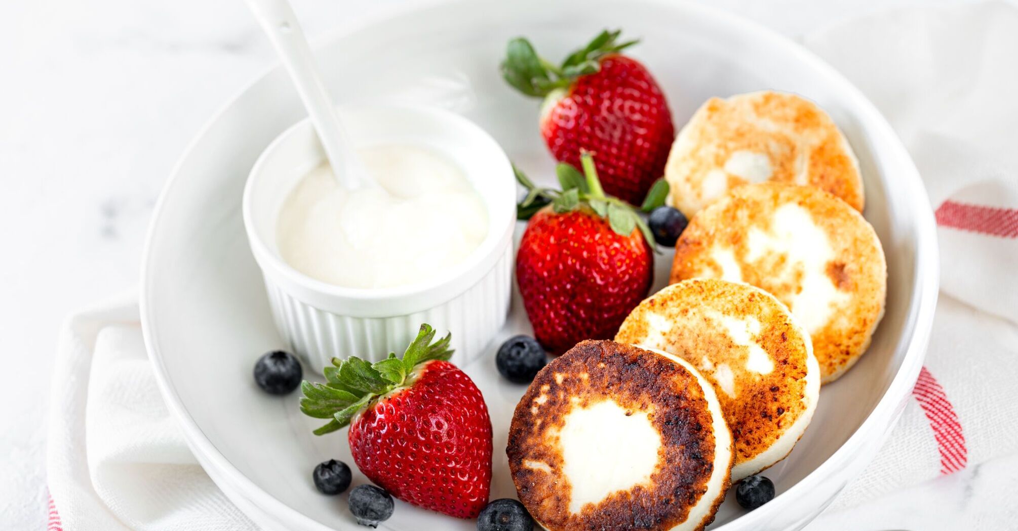 Flourless syrniki: what to add to the cottage cheese to keep their shape