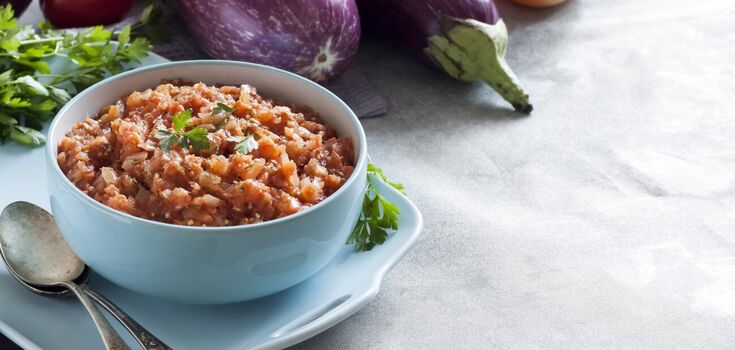 Eggplant caviar according to grandma's recipe: add bell peppers and tomatoes