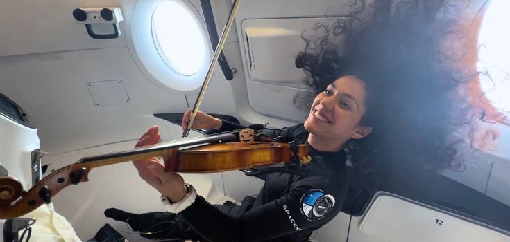 A space tourist played the Star Wars soundtrack in weightlessness: she was joined by an orchestra on Earth. Video
