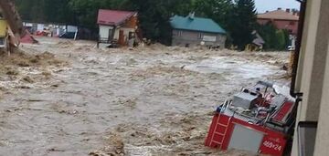 W Austrii, Czechach i Polsce opady deszczu spowodowały straszliwą powódź: zginęli ludzie, a region został ogłoszony strefą klęski żywiołowej. Zdjęcia i wideo