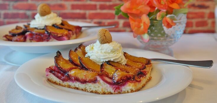 Legendary plum pie – quick recipes