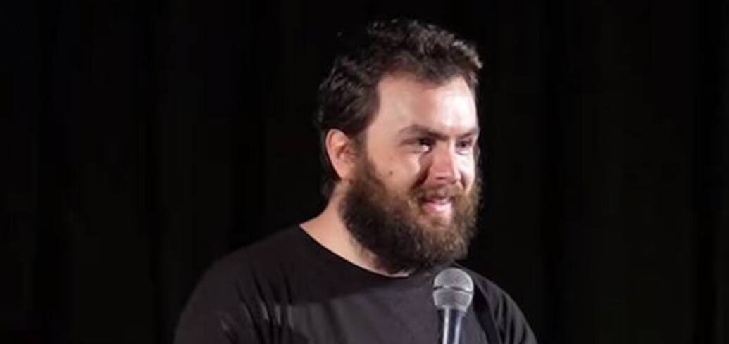"You are a Coca-Cola refugee": Romanian comedian aptly mocks "good Russian" during stand-up show. Video
