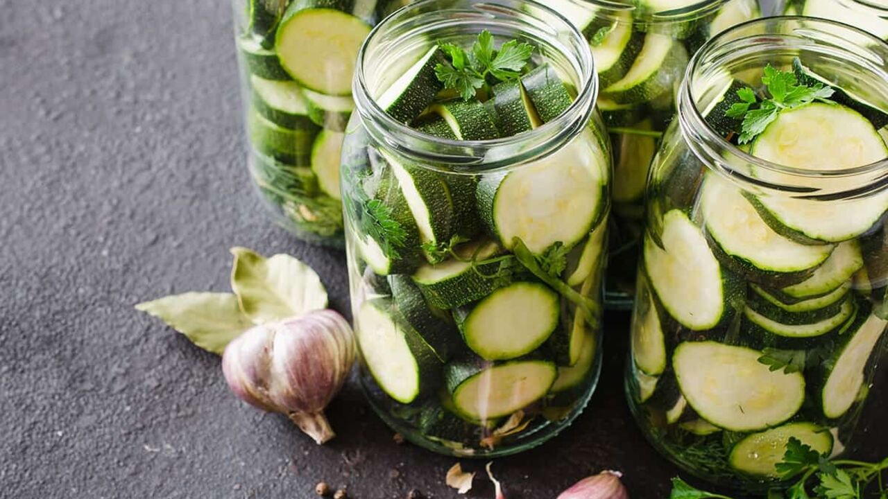 Spicy, juicy and won't soak in the jar: how to close zucchini for winter in a delicious way